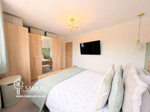 House for sale in Ynysybwl and Coed-y-cwm, Glyncoch