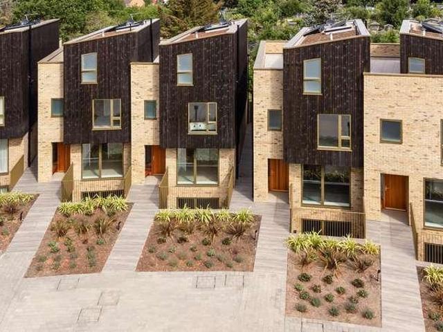 House for sale in London Borough of Merton, Raynes Park