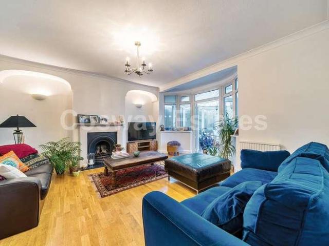 House for sale in Mill Hill, Greater London