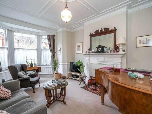 House for sale in Muswell Hill, Greater London