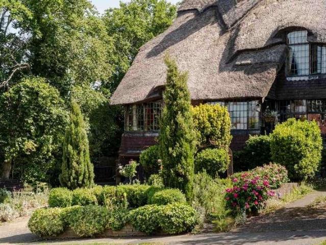 House for sale in Kingsbury, Greater London