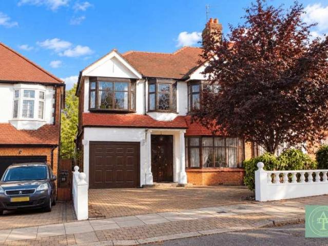 House for sale in Winchmore Hill, Greater London