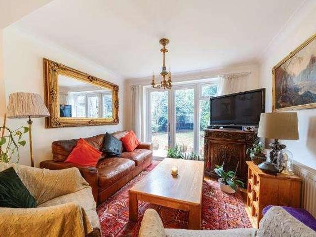 House for sale in Childs Hill, Greater London