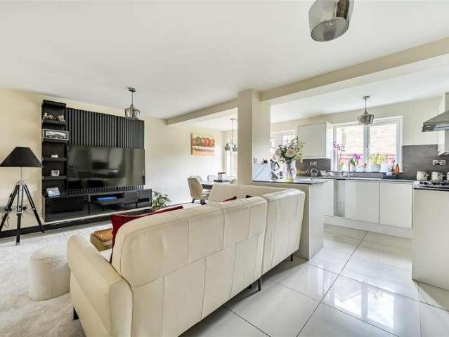 House for sale in Finchampstead