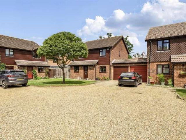 House for sale in Emmbrook, Wokingham