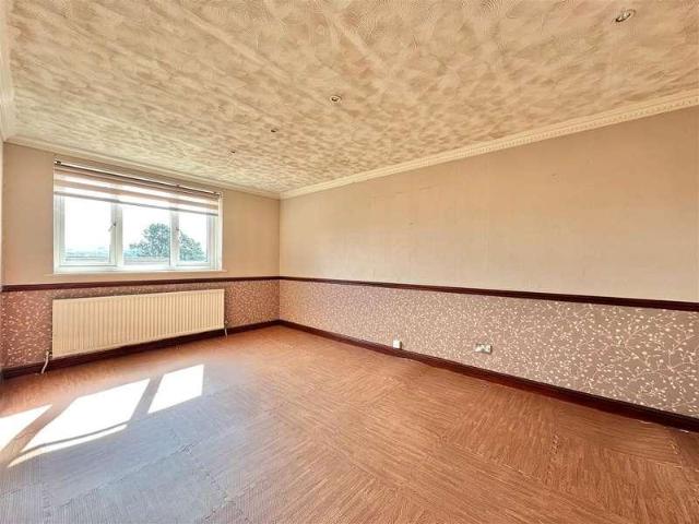 House for sale in Hockerley, Charlesworth