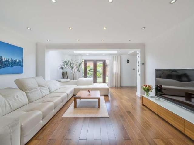 House for sale in Yeading, Greater London