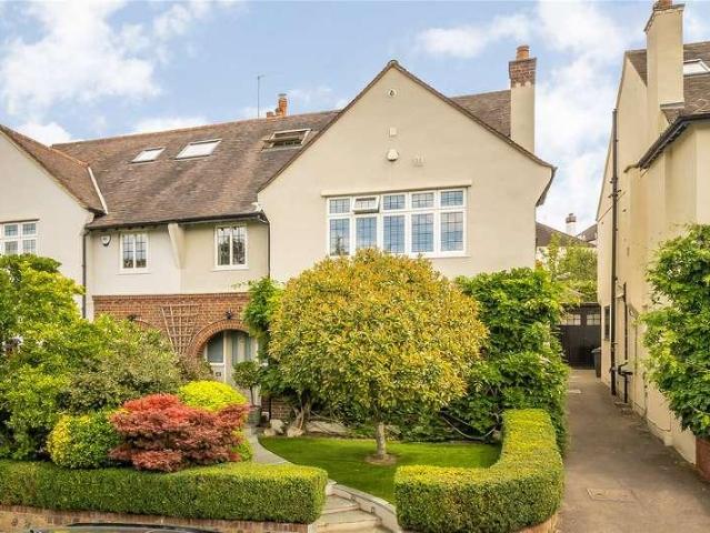 House for sale in Muswell Hill, Greater London