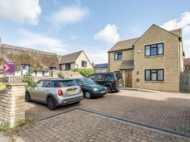 House for sale in Bishop's Cleeve, Tewkesbury