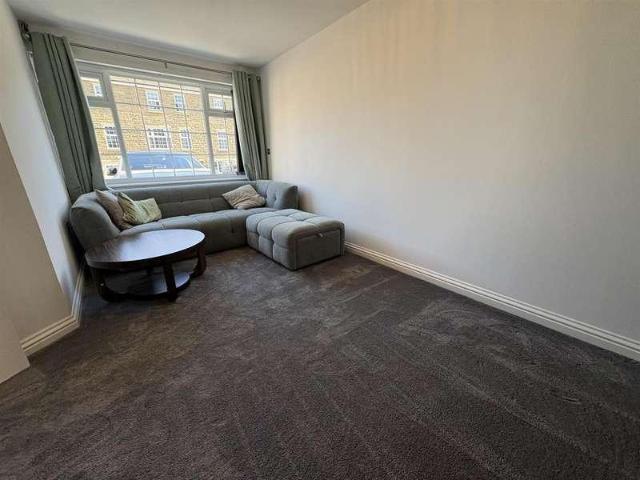 House for sale in Baildon, West Yorkshire