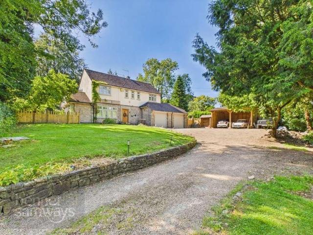 House for sale in Froggatt, East Midlands