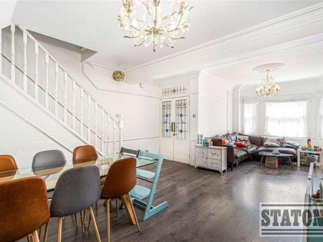 House for sale in North Finchley, Greater London