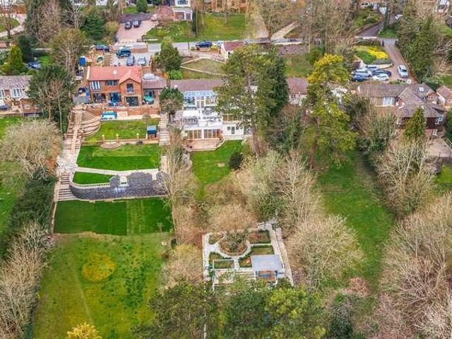 House for sale in London Borough of Croydon, Kenley