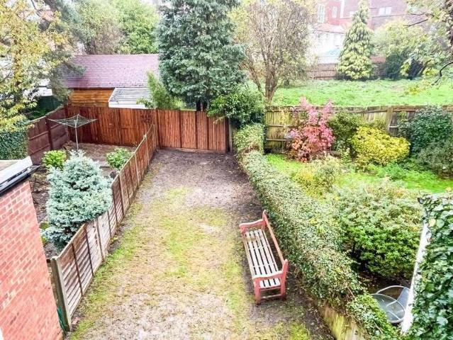 House for sale in Childs Hill, Greater London