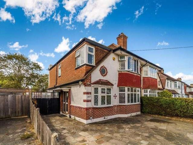 House for sale in Stoneleigh, Ewell