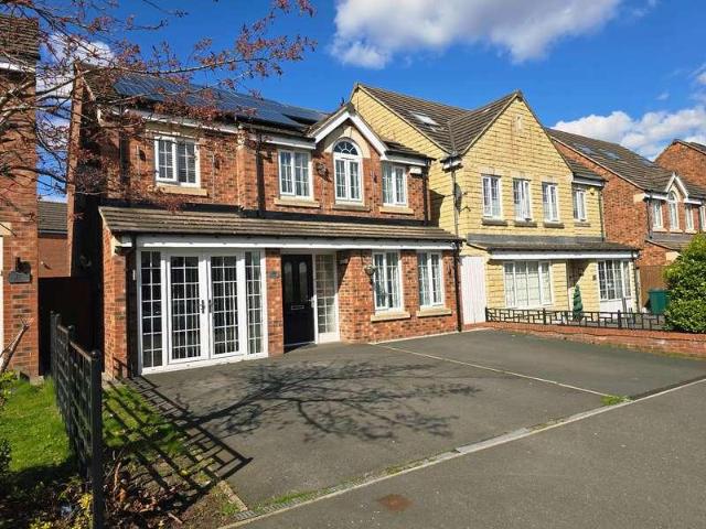 House for sale in Cottingley, West Yorkshire