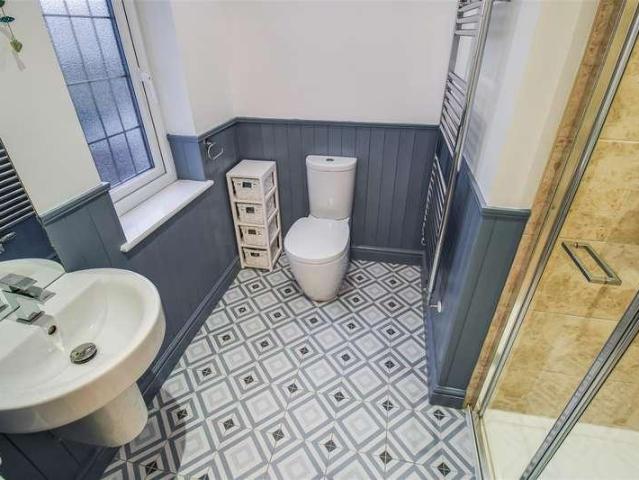 House for sale in Wrenthorpe, West Yorkshire