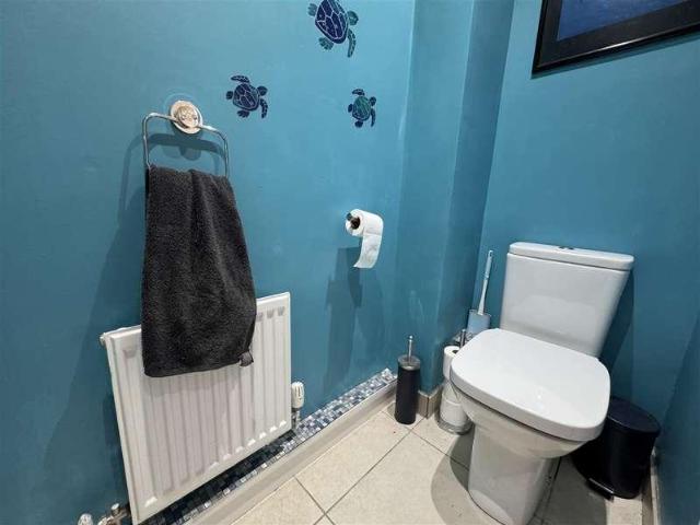 House for sale in Holmfirth, Thongsbridge