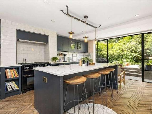 House for sale in Stoke Newington, Greater London