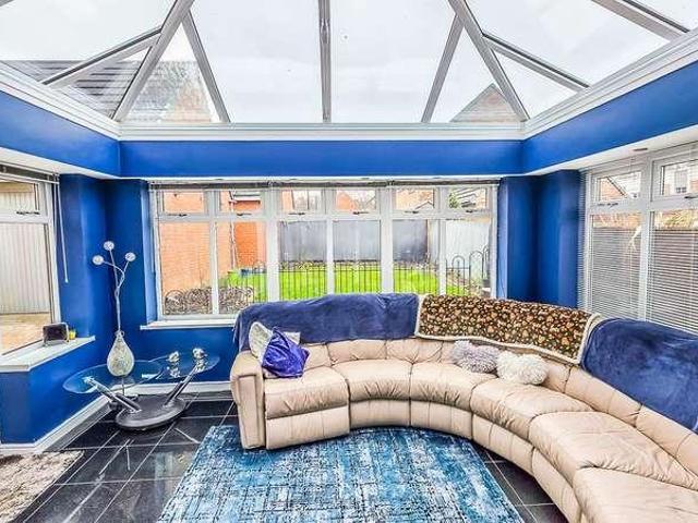 House for sale in Burnside, Fence Houses