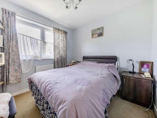 House for sale in Burnt Oak, Greater London