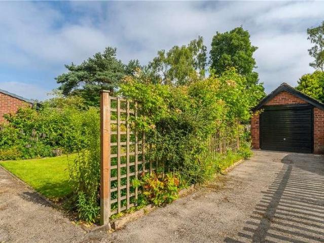 House for sale in Cookridge, West Yorkshire