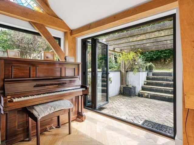 House for sale in Weir Quay, Devon