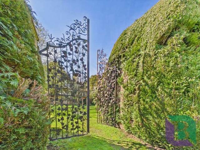 House for sale in Aspley Guise, Central Bedfordshire