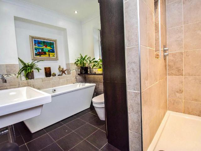 House for sale in The Butts, Kent