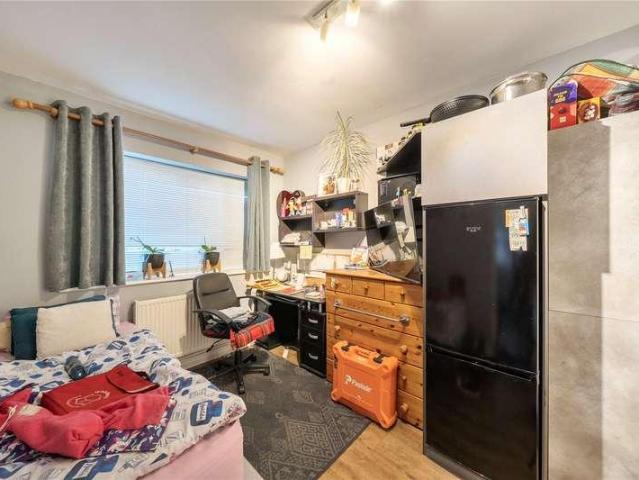 House for sale in Little Stanmore, Greater London