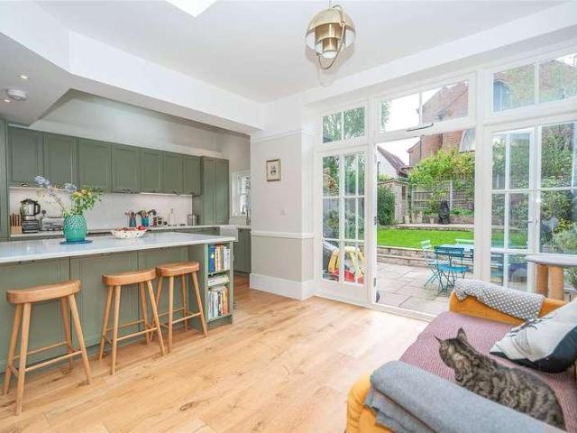 House for sale in Muswell Hill, Greater London