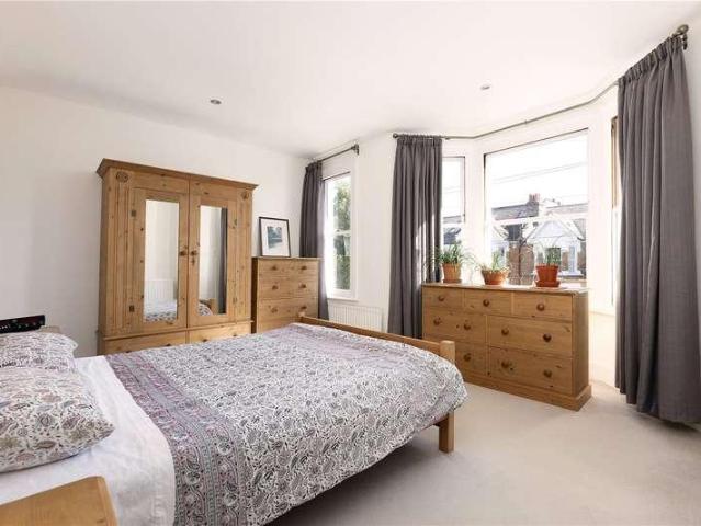 House for sale in Southfields, Greater London