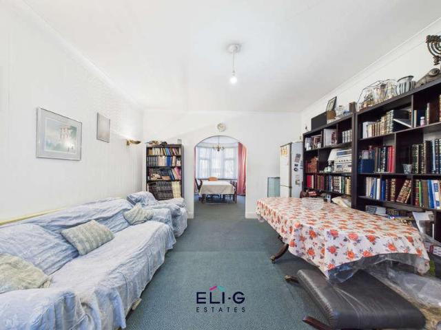House for sale in Temple Fortune, Greater London