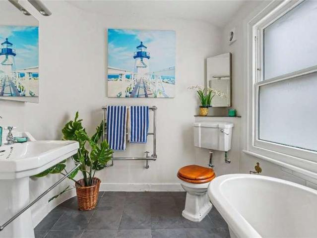 House for sale in Clapham Junction, Greater London