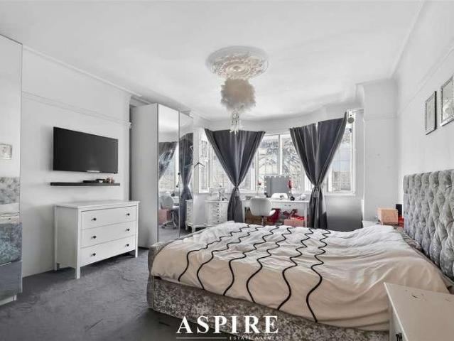 House for sale in Alton Barnes, Essex