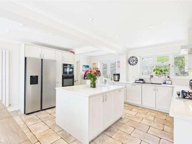 House for sale in Heol-las, Surrey