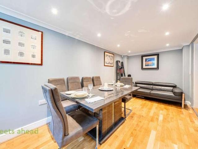 House for sale in London Borough of Croydon, Purley