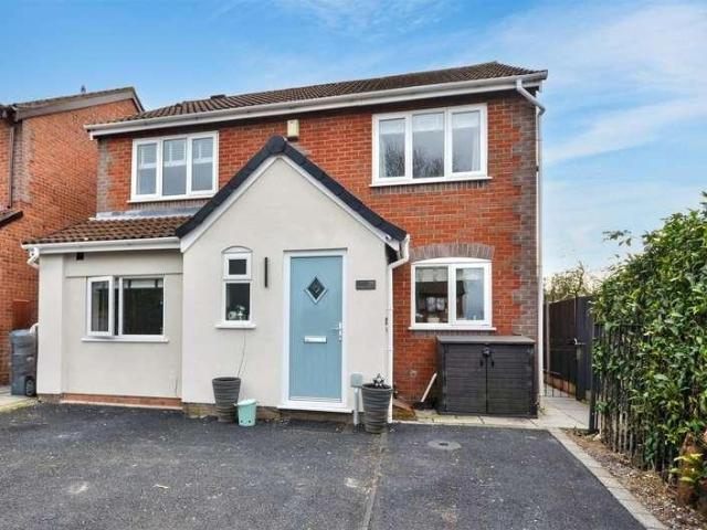 House for sale in Stone, Baswich