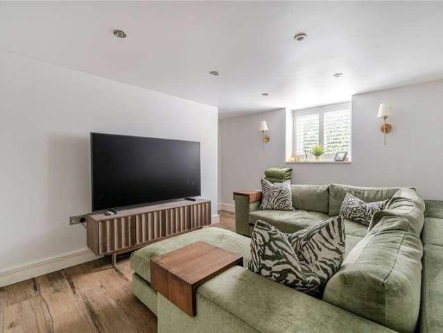 House for sale in Lower Green Esher, Blackhills