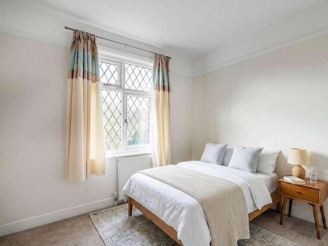 House for sale in Romford, Sandown Park