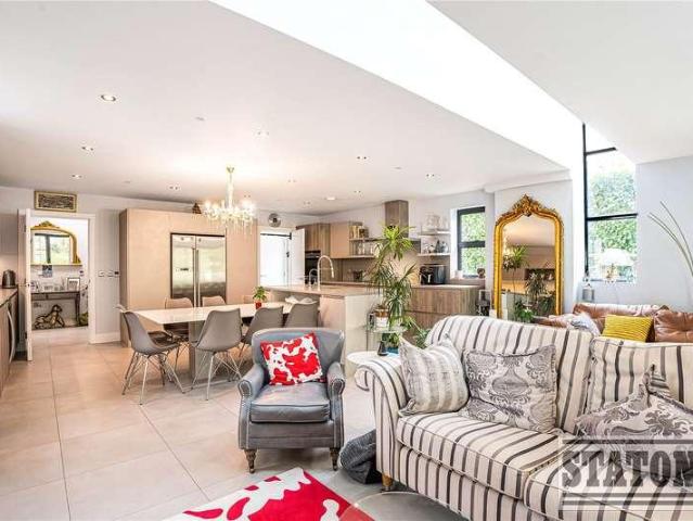 House for sale in Whetstone, Greater London