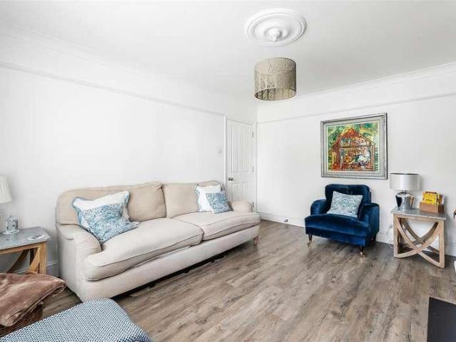 House for sale in Oxted, Hillview