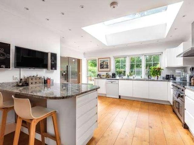 House for sale in Heol-las, Surrey