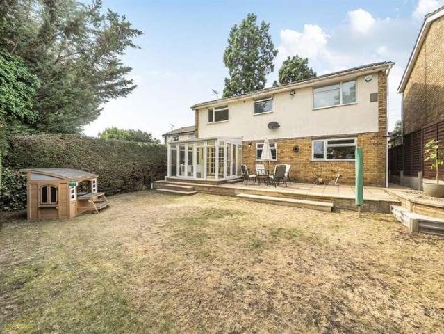 House for sale in Hatch End, Greater London
