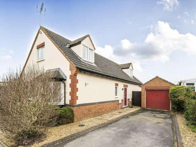House for sale in Carterton, West Oxfordshire