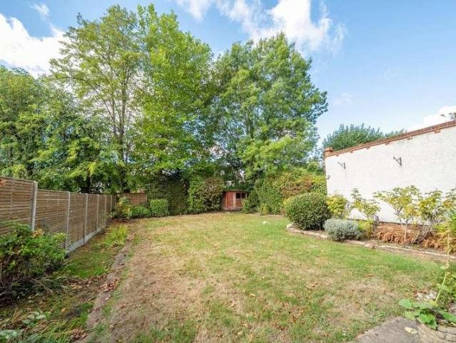House for sale in Mill Hill, Greater London