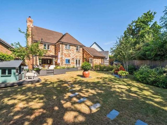 House for sale in Fole, Surrey