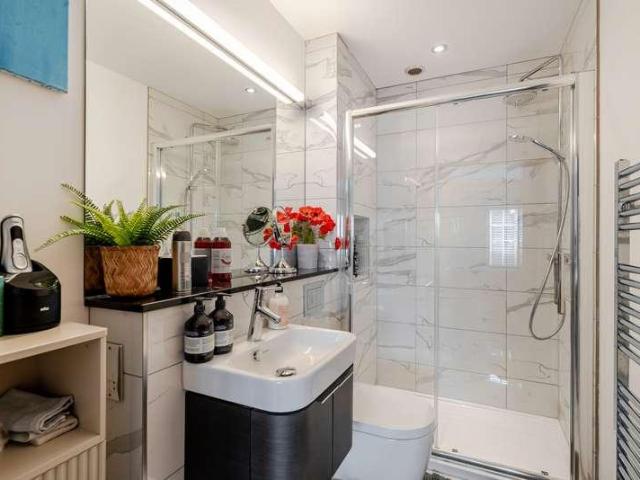 House for sale in Hedge End, Helford