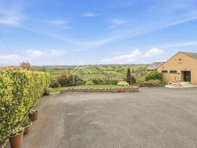 House for sale in Overthorpe, West Yorkshire