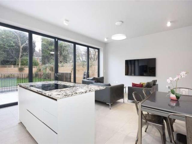 House for sale in Roehampton, Greater London